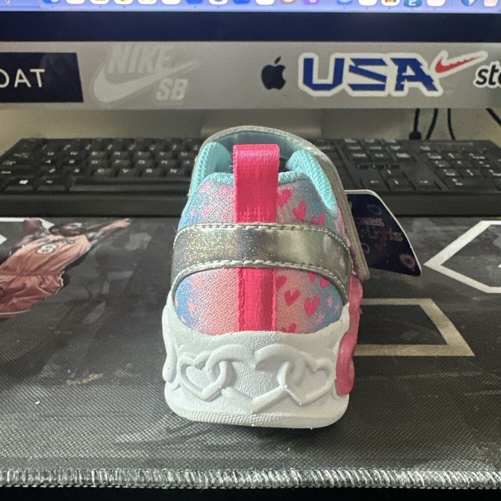 New Kids Size 7 Skechers Infinite Heart Lights 303261N/SMLT Lights up Shoes - Picture 4 of 7